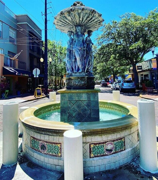 Building Photo - 1014 E South St