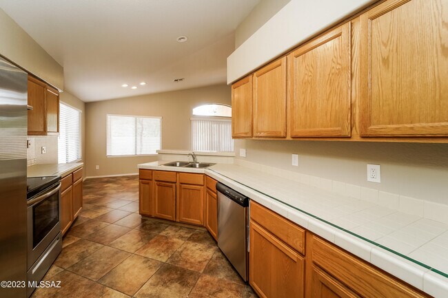 Building Photo - 1486 W Sand Pebble Dr