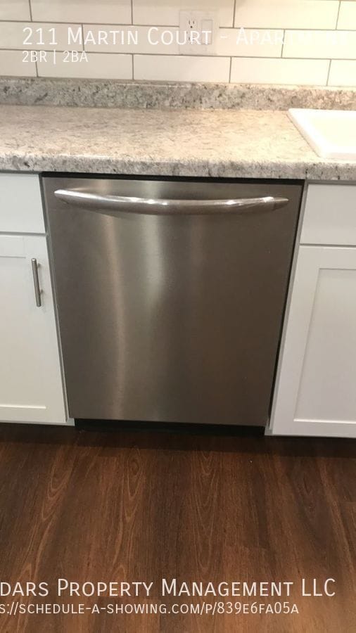 Building Photo - 211 Martin Ct