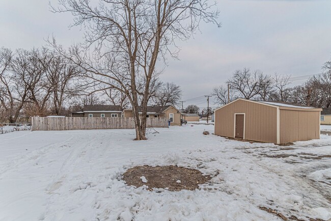 Building Photo - Newly Renovated Single Family Home