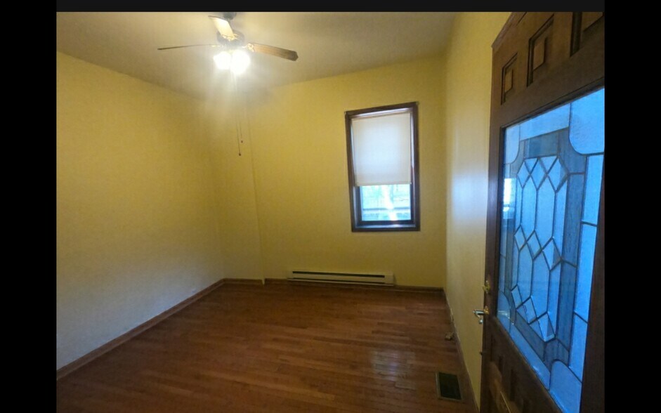 Building Photo - 3812 N Ashland Ave