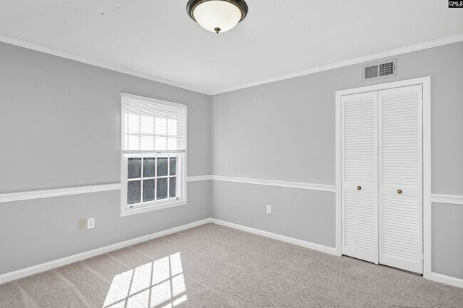 Building Photo - 5516 Lakeshore Dr