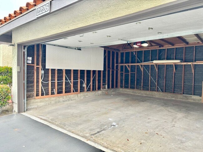 Building Photo - 2226 Martinique Ln