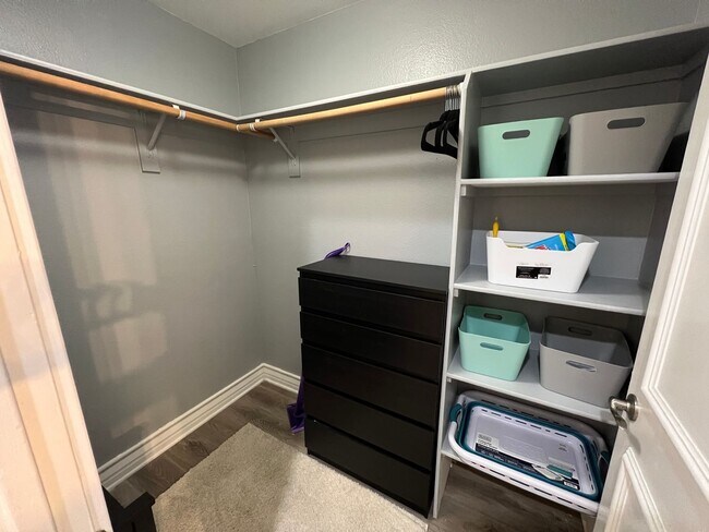 Building Photo - Meridian Fully Furnished Studio Condo - Re...
