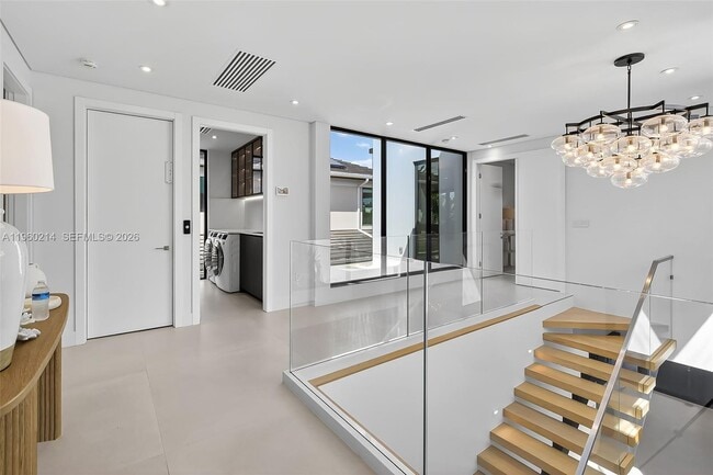 Building Photo - 620 Solar Isle Dr