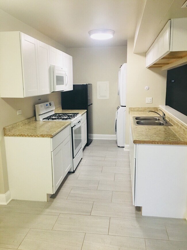 Building Photo - 6883 Fillmore Dr