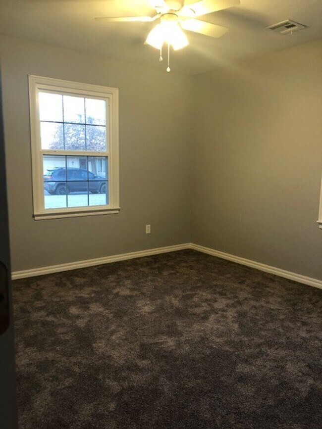 Building Photo - Adorable 3 Bed | 1 Bath + Bonus Room in Mayfair Heights - ALL Appliances Included