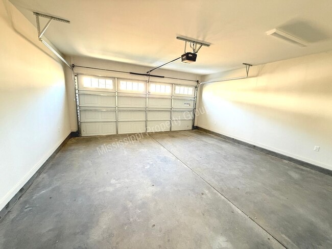 Building Photo - 4BD/4.5BA IN THE RESERVE PHASE II