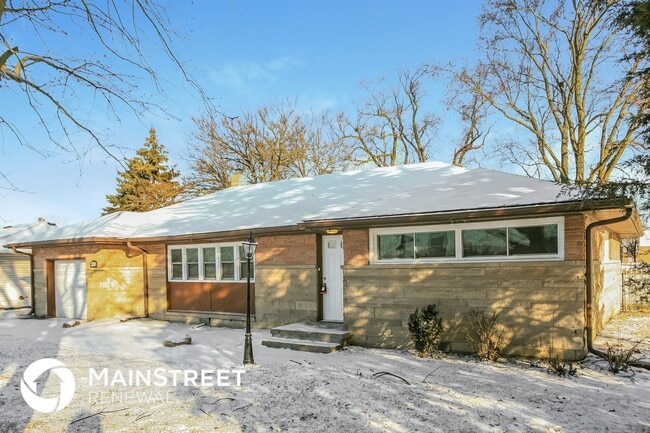 Building Photo - 320 Birchwood Dr