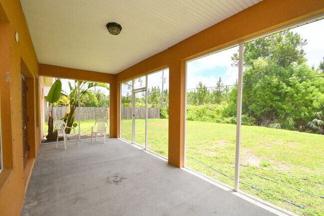 Lanai - 2881 Fontainebleau Ave SE