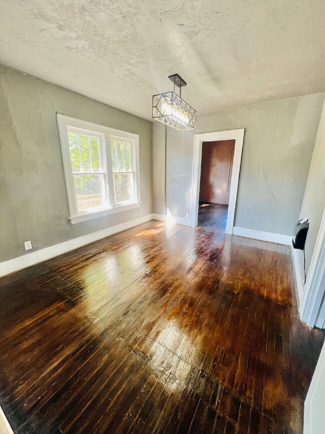 Building Photo - 211 S 7th St