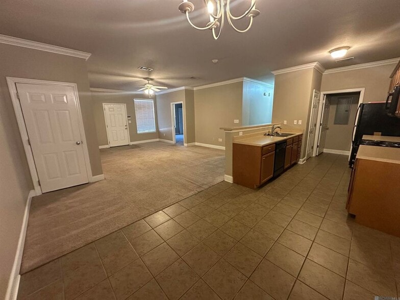 Building Photo - 900 Dean Lee Dr