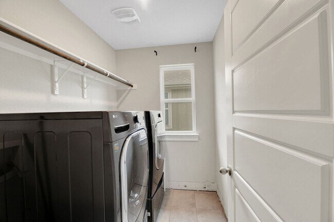 Building Photo - 3308 Bristol Motor Pass