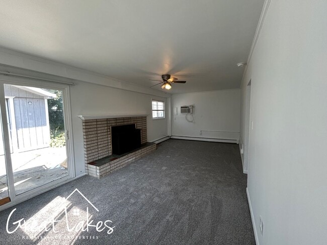 Building Photo - Stunning 3 Bedroom 1 Bathroom now availabl...