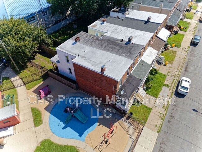 Building Photo - 12 Adella Ave