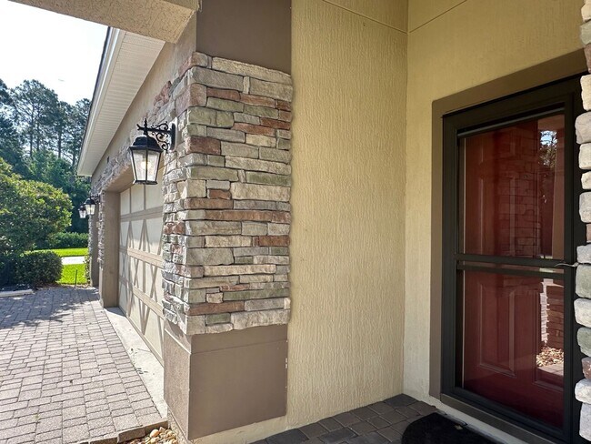 Building Photo - 95013 Poplar Way