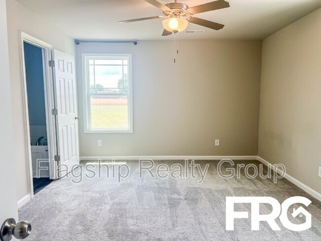 Building Photo - 102 Michael Thomas Pl