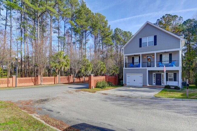 Building Photo - 203 Naples Ave
