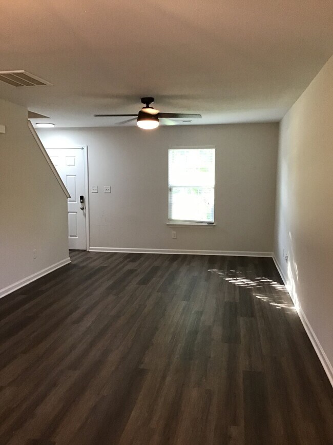 Building Photo - 399 Randolph Dr