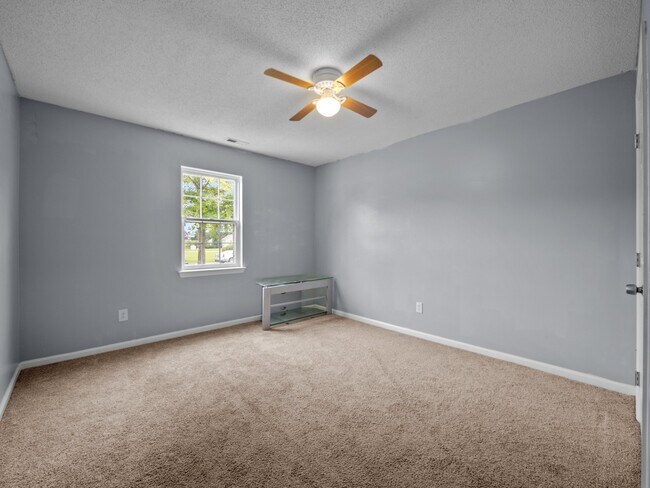 Building Photo - 1020 Furia Dr