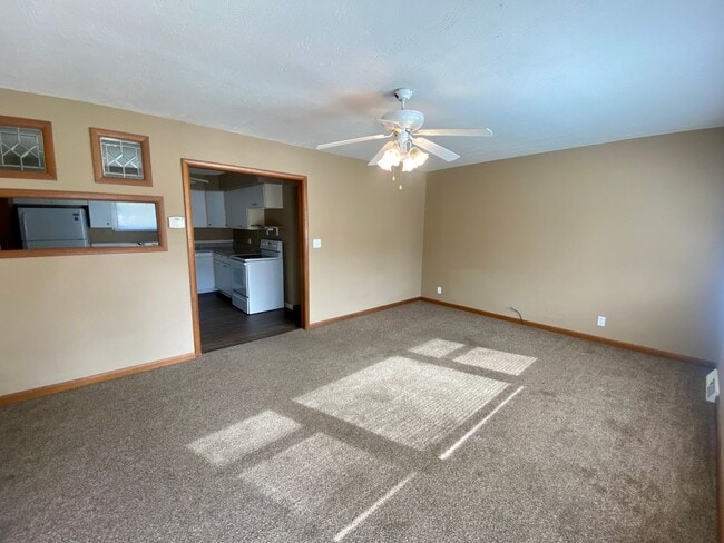Building Photo - Super Clean 2 Bedroom - 1 Bath Home