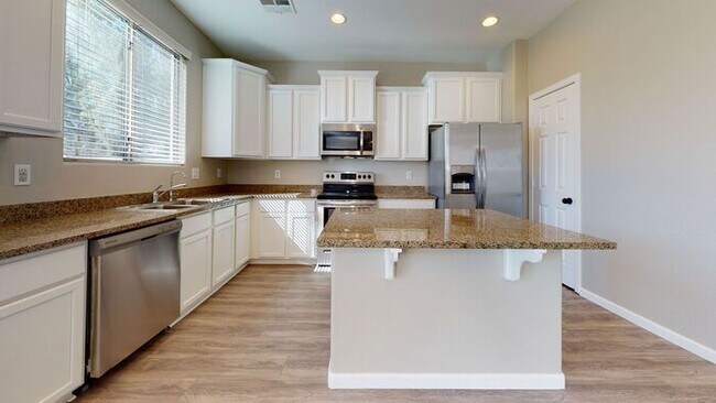 Building Photo - 4125 E Bellerive Dr