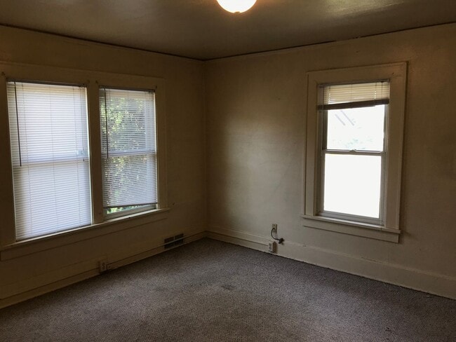 Building Photo - 2862 Lincoln Way
