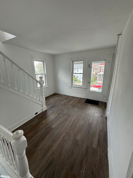 Building Photo - 1608 E Gibson St