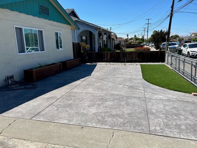 Building Photo - SAN JOSE - Remodeled Spacious One Bedroom