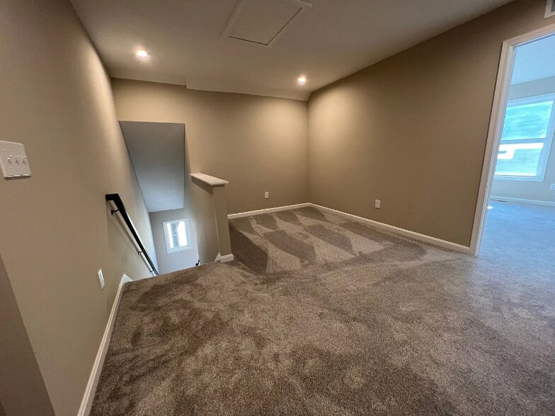 Building Photo - 15926 Long Meadow Way