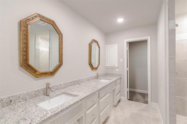 Building Photo - 16024 Plum Ln