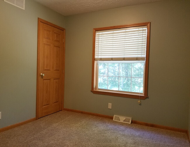 Building Photo - 4417 Krys Rd