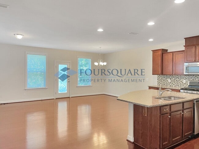 Building Photo - Spacious End-Unit Townhome with 2-Car Garage & Private Patio – Near Beaver Creek & Downtown Apex