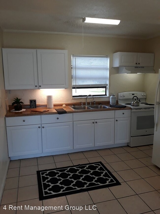 Building Photo - 2 br, 1 bath House - 607 S CR 419