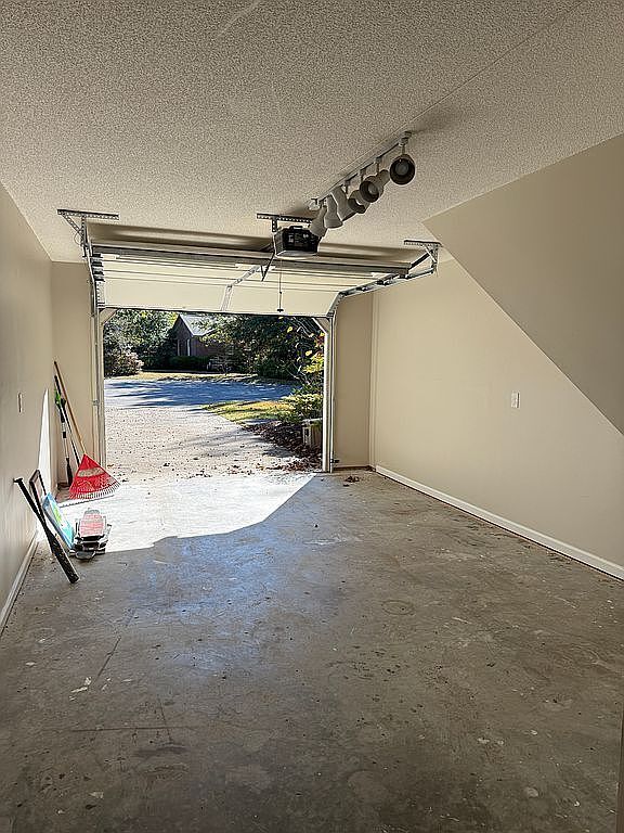 Building Photo - 7303 Flintrock Ct