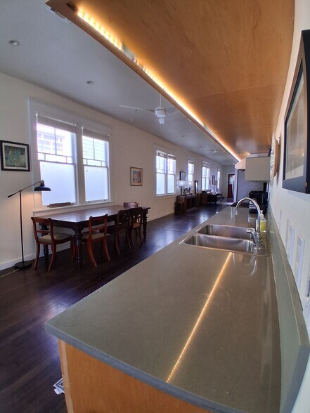 Building Photo - 6324 Annunciation St