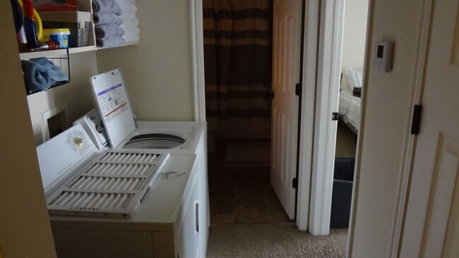 Building Photo - One Bedroom near Utah Valley Hospital and Provo Recreation Center