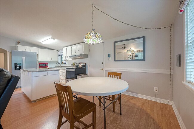 Building Photo - 2520 Richmond St