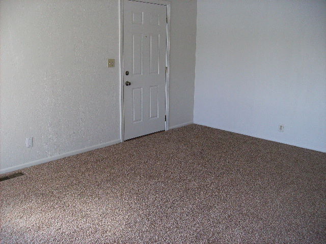 Building Photo - Lakefront Duplex!