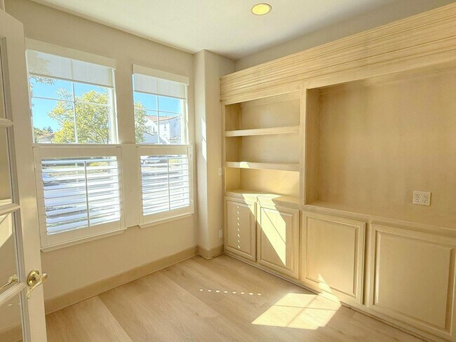 Building Photo - Former Model Home in Desirable Bridges Com...