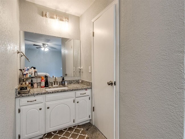 Building Photo - 4124 Overland Dr