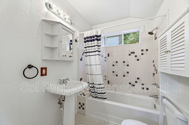 Building Photo - 245 Blue Ridge Dr
