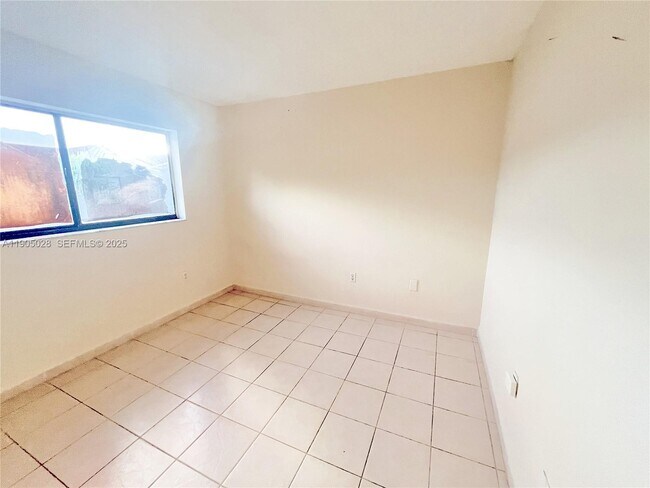 Building Photo - 5712 W 25th Ct