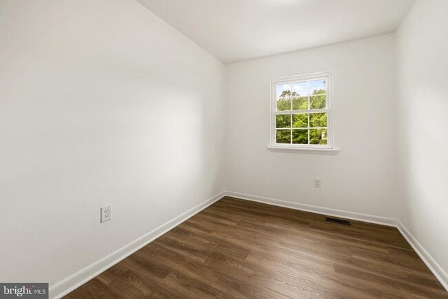 Building Photo - 14874 Emberdale Dr