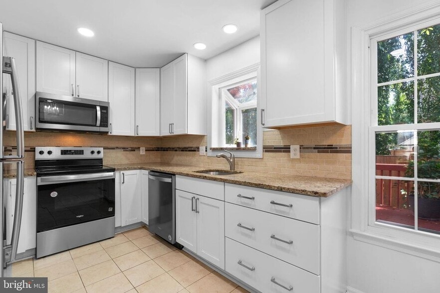 Building Photo - 19 Saddleview Ct