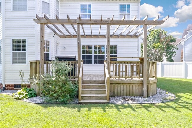 Building Photo - 1000 Pershing Ct