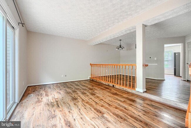 Building Photo - 43 Oak Crest Ct