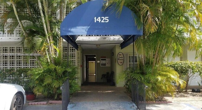 Building Photo - 1425 Arthur St