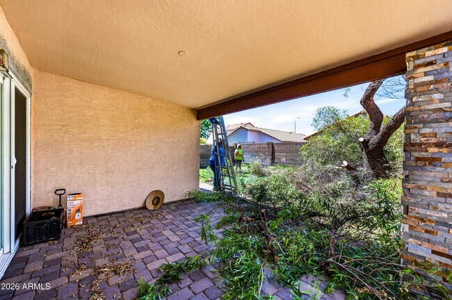 Building Photo - 1142 W Sparrow Dr