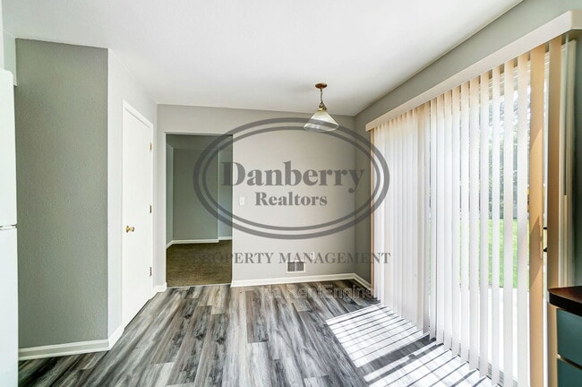 Building Photo - 3571 Turret Green Dr